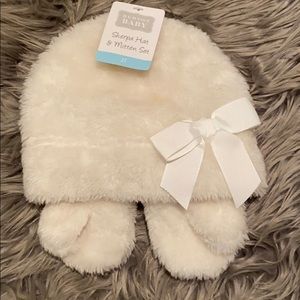 Girls White Bow Hat and Mittens